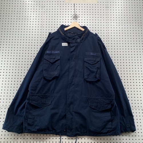 Giacca militare gigante