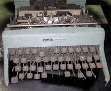 Macchina da scrivere Olivetti Lettera 32 PER PARTI DI RICAMBIO