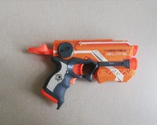 Nerf Elite "Firestrike" Pistola Giocattolo con puntatore Laser e 3 dardi