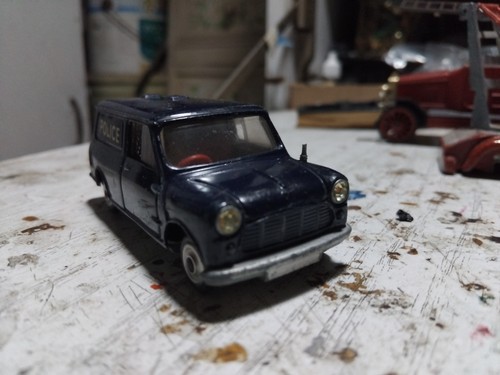 Corgi toys 448 austin - corgi,