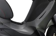 CARENA FIANCHETTO ANTERIORE DESTRO TRA SCUDO BAULETTO BEVERLY 300-350 RST AL2020