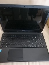 Computer portatile usato in ottime condizioni.Completo di caricatore e borsa.