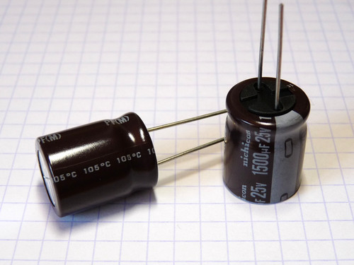 1500uf 25v 105 - 2x,