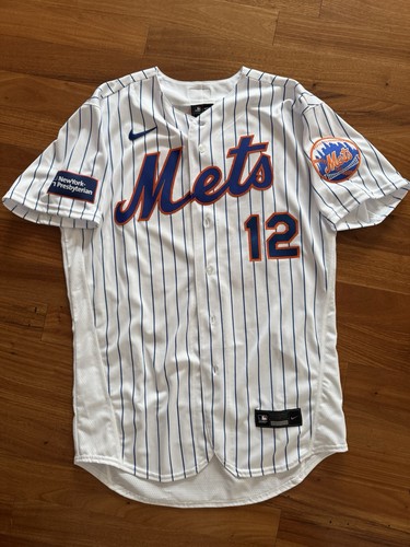 Maglia nuova con etichette