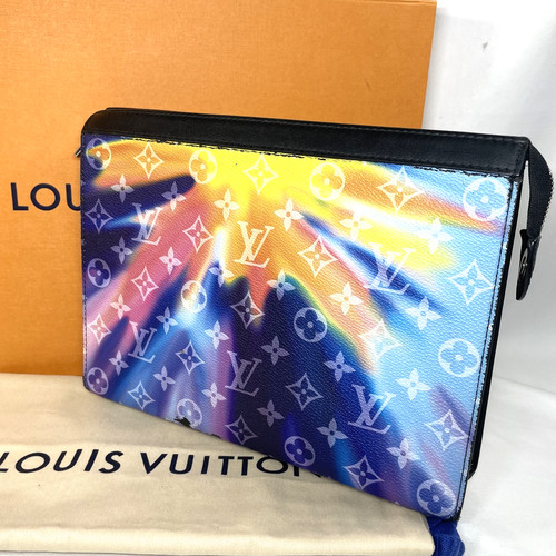 Louis vuitton pochette - louis, viaggio
