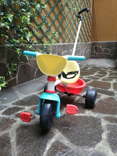 Triciclo con maniglione