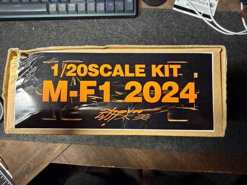 Mclaren mcl38 model kit - mcl38, 1/20