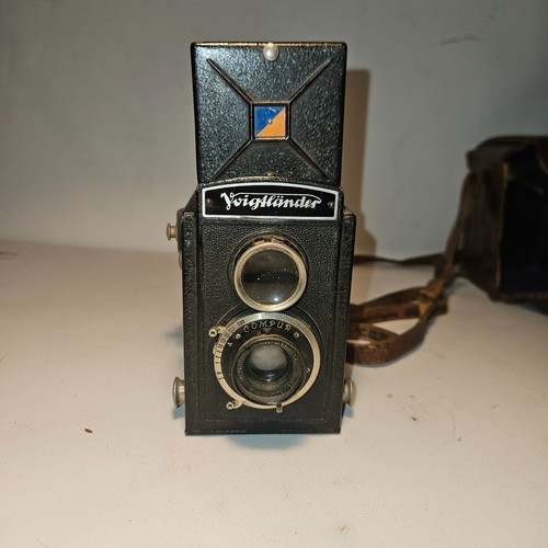 Antica fotocamera marca - ,