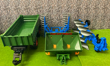 Trattore grande e rimorchio