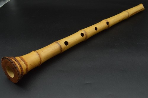 Antico strumento flauto - a,