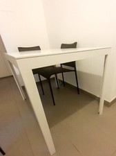 Tavolo Fractal di Porro in Corian bianco