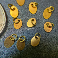 Charm disco ovale oro giallo 18 kt 3,6x5 mm etichetta stampata ritrovamento con anello salto 3 mm 1/10