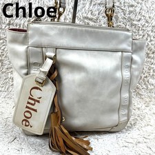 Borsa Chloe Eden in pelle con ciondolo logo bianco made in Bulgaria dal Giappone
