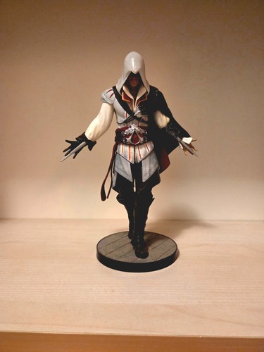 Ezio auditore statue from - ezio,