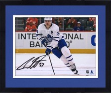 Foto pattinaggio maglia bianca firmata Frmd Auston Matthews foglie d'acero 8" x 10"