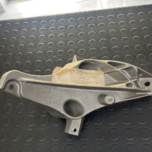 Staffa motore bmw 11811139821 - motore,