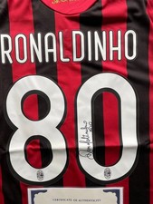 Milan - Maglia “home” Ronaldinho autografata con foto prova + coa