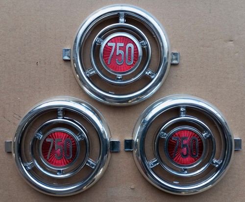 Lotto fregio fiat 750 - 3,