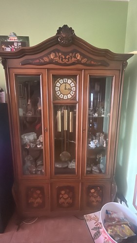 Mobile vetrinetta con orologio