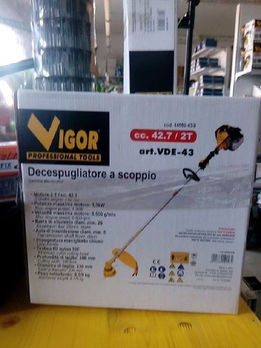 Decespugliatore tagliaerba - , a