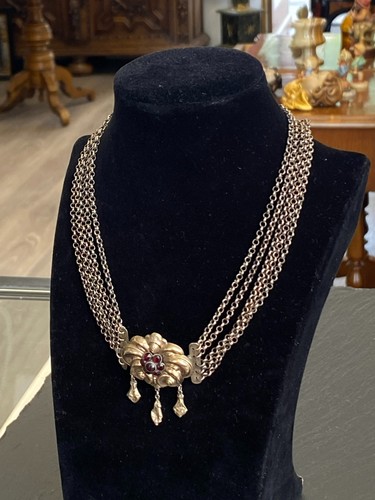 Collana tradizionale antica