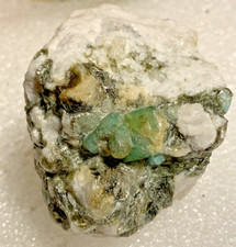 MM  RARE MINERAL  SMERALDO