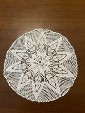 CENTROTAVOLA IN PIZZO ROTONDO FATTO A MANO - diam. 25 cm