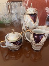 Set completo da 12 tazzine, piattini, zuccheriera, teiere e lattiera