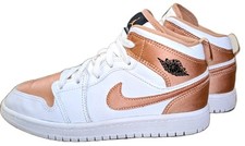 Nike Air Jordan 1 Mid GS oro