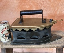 grande. vecchio ferro da stiro