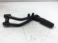 PEDANA POGGIAPIEDE POSTERIORE SINISTRA E STAFFA KTM DUKE 125 2021 VBKJPA401MC