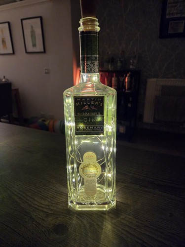 Lampada bottiglia gin estiva