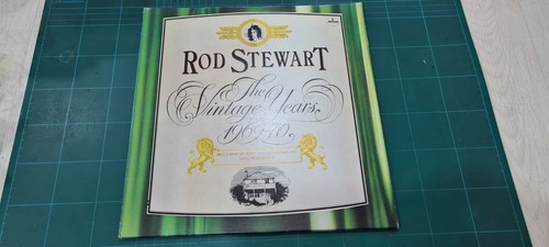 Rod stewart old - raincoat, +