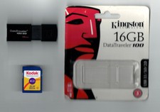 Pacchetto memorie: 2 USB da 16 GB (KIngston Lexar) + 1 SD da 4 GB Kodak