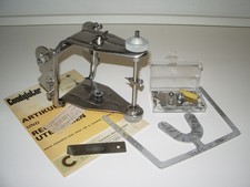 Dental articulator