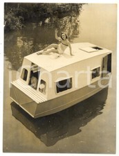 1955 BROXBOURNE Pat MARSHALL aboard cabin cruiser OTTER *Photo 15x20 cm
