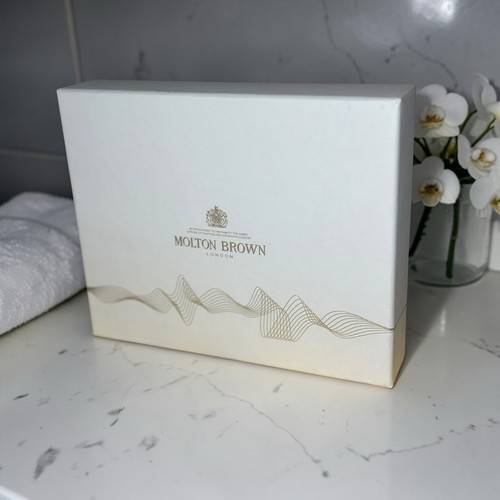 Molton brown london - brown, e