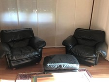 2 poltrone Frau in pelle nera con puff 