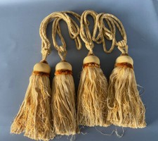 1st Lot 4 Large Kisses with