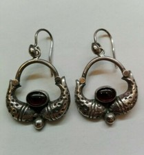 Orecchini Vintage Pendenti Con Pesci E Granato Centrale. Argento 925