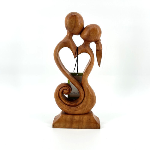 Statua cuore amore astratto