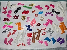 Lotto 43 paia di scarpe Barbie