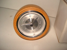 Sveglia analogica da comodino