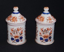 COPPIA DI VASI CONTENITORI CON COPERCHIO DIPINTI A MANO IN PORCELLANA GIAPPONESE