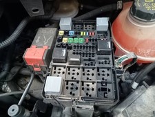 RELAY/FUSE BOX / 2567516 FOR