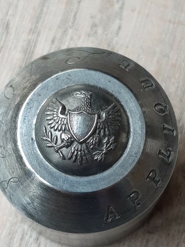 Matrice bouton guerre - bouton, de
