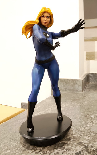 Donna invisibile statue 100 - ,