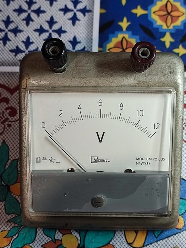 Voltmetro analogico modello - , bm