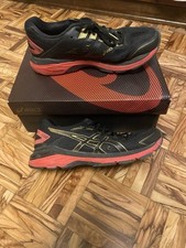 Scarpa Corsa D. ASICS GT-2000 7 Women Black/Rich Gold 1012A241-001 mis 39 Usata