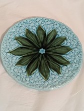 assiette barbotine Art Déco, firmato Schramberg: Muguet fond bleu étalé en soleil